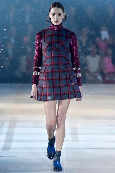 Look 32